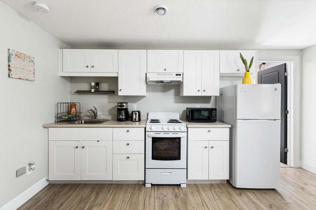 One Bedroom Apartment Moncton North ! Exterior foto